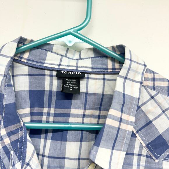 Torrid Women's Plaid Cotton Lightweight Blue White Button Down Top Size 0/Large - Picture 2 of 3
